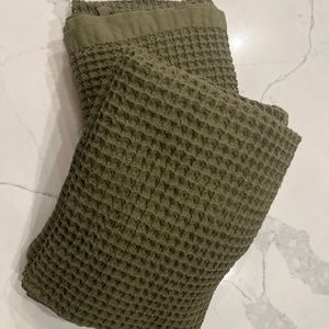 Slowtide Guild Waffle Bath Towel in Olive